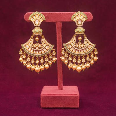 EARRING