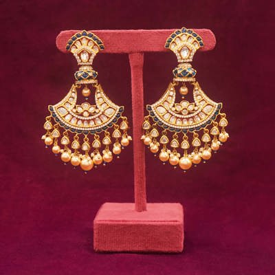 EARRING